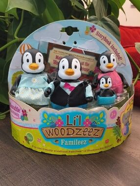 Lil Woodzeez Toddlewaddle Penguin Family Playset & Storybook NWT